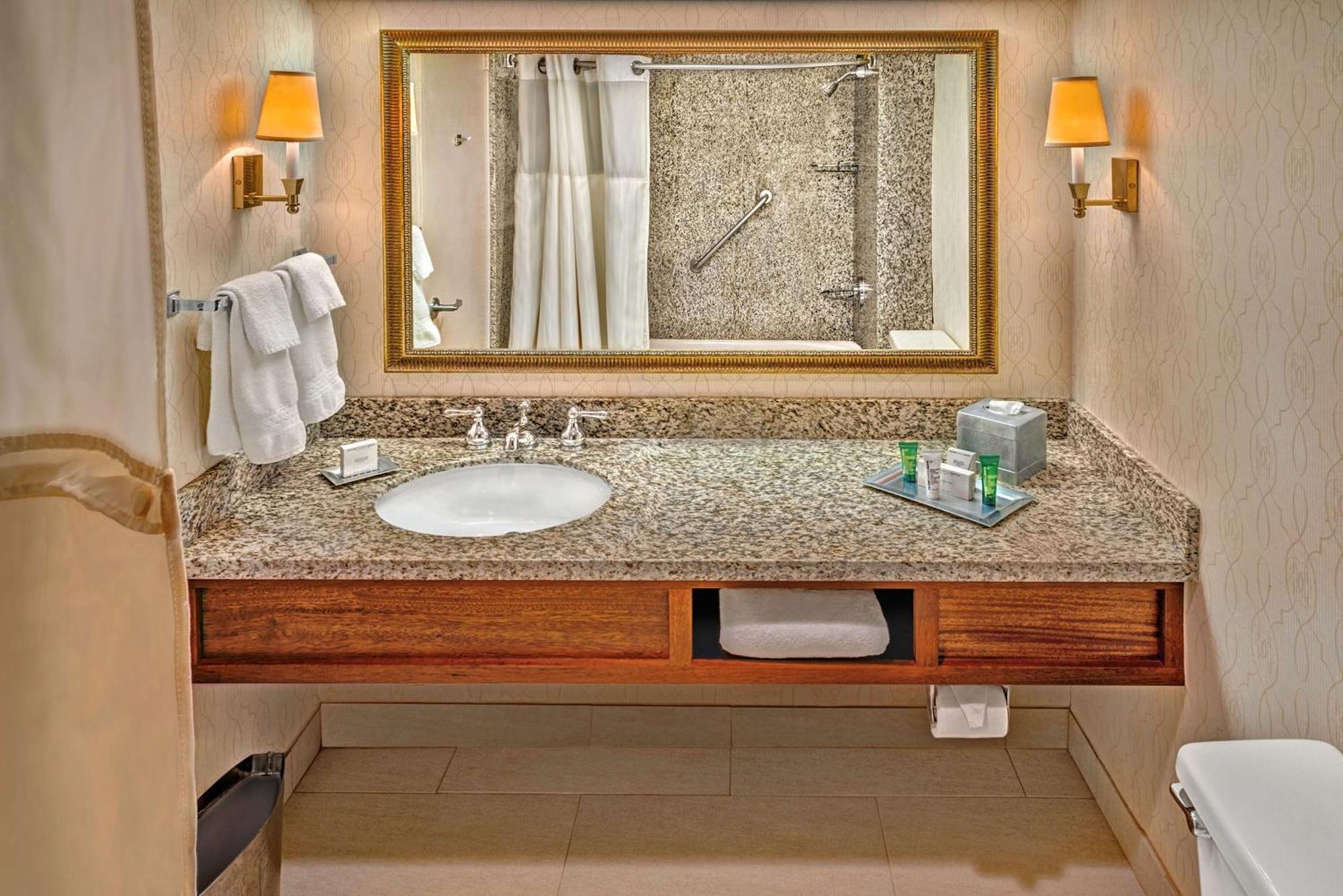 Doubletree By Hilton Philadelphia Airport Hotel Eksteriør billede
